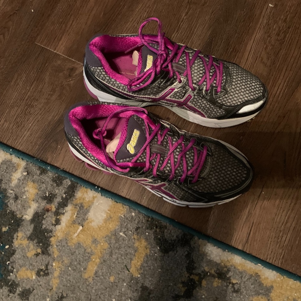 Running shoes